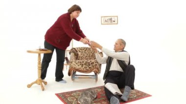 yaşlı çift çay içme