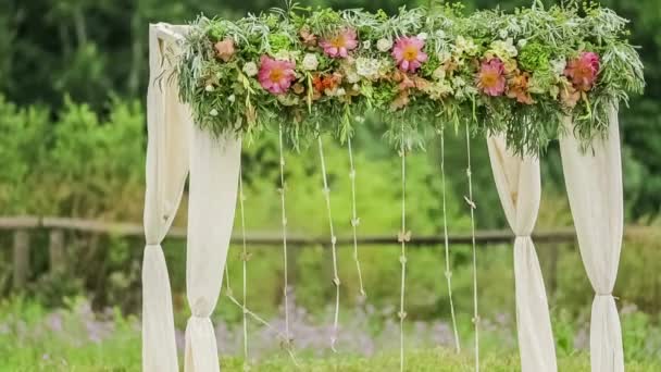 Bröllop Arch på natur — Stockvideo