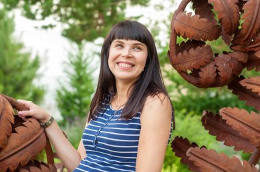 Arkadaşım bir mucize bekliyor.