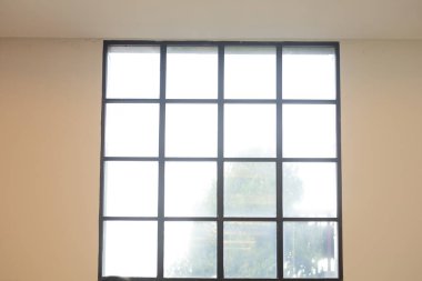 Binadaki cam pencereler