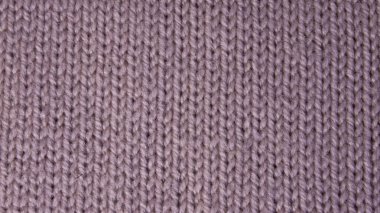 Örgü makinesine örüyorum. İğne işi. El yapımı iş. Hobi