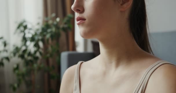 European girl in sportswear drinks water from bottle close-up — Stock Video