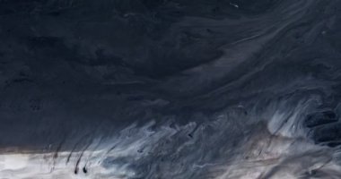 Soyut Renkler Boyayı Döndürüyor ve Patlatıyor