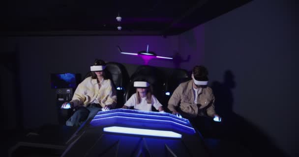 European family with one child, in virtual reality glasses on 5D attraction — Stock Video