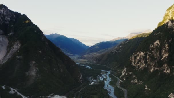 Rocky mountains covered with dense forest in the rays of the rising sun — Stock Video