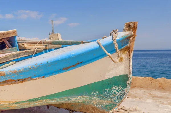 Barco de pesca viejo azul de madera —  Fotos de Stock