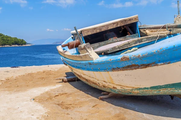 Barco de pesca viejo azul de madera — Foto de Stock