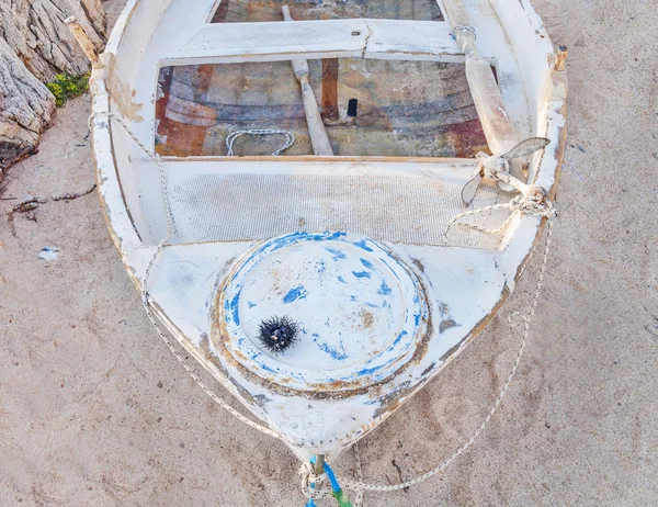 Old white metal shabby fishing boat — Stock Photo, Image
