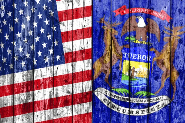 Bandera de Estados Unidos y Michigan pintada sobre marco de madera — Foto de Stock