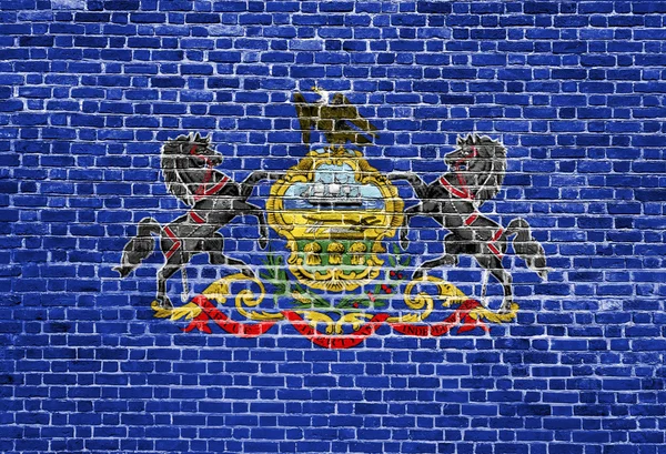 Bandera de Pensilvania EE.UU. pintada en pared de ladrillo antiguo —  Fotos de Stock