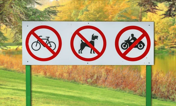 Bisiklet, köpek ve motosiklet yasak işareti