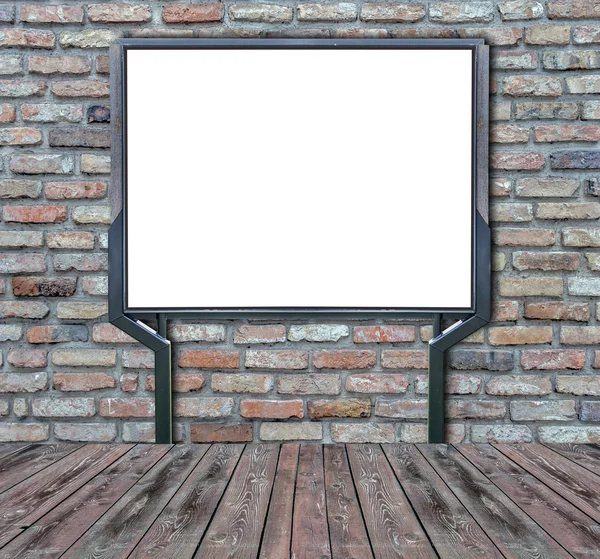 Μεγάλο κενό, κενό, λευκή πινακίδα οθόνη στον τοίχο από τούβλα — Φωτογραφία Αρχείου