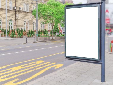 cadde üzerinde boş billboard