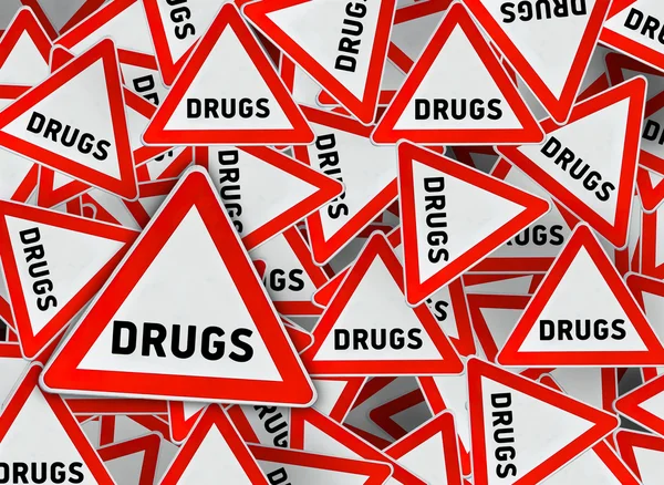 Um monte de drogas triângulo sinal de estrada — Fotografia de Stock