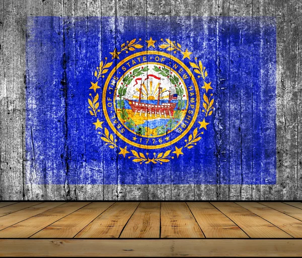 Bandera de hormigón de New Hampshire con piso de madera —  Fotos de Stock