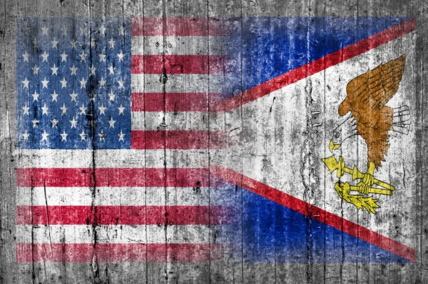 Drapeau des États-Unis et des Samoa américaines sur un mur en béton — Photo