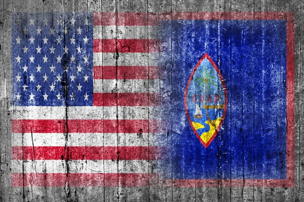 Drapeau États-Unis et Guam sur un mur en béton — Photo
