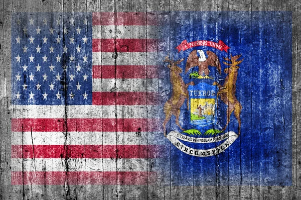 混凝土墙上的美国和密歇根州旗 — 图库照片
