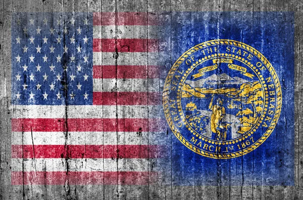 Bandera de EE.UU. y Nebraska en muro de hormigón — Foto de Stock