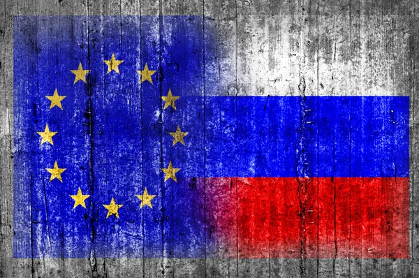 콘크리트 벽에 Eu와 러시아 국기 — 스톡 사진