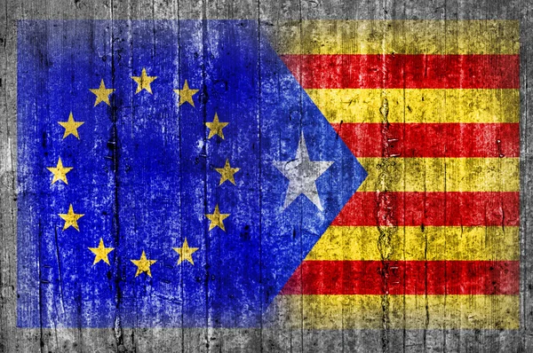 Bandera de la UE y Cataluña en muro de hormigón — Foto de Stock