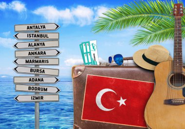 Eski bavul ve Türkiye'de şehir ile seyahat yaz kavramı