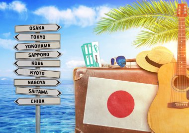 Eski bavul ve güneş yakıcı ile Japonya şehir işareti ile seyahat yaz kavramı