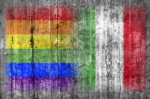 Flaga LGBT i Włochy na betonowej ścianie — Zdjęcie stockowe