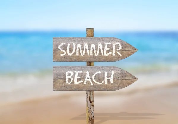 Wooden direction sign with summer beach — Stock Photo, Image