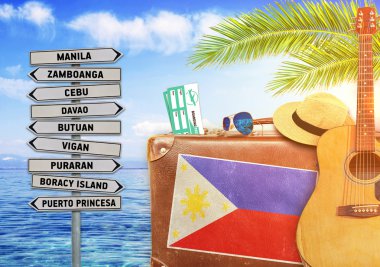 Eski bavul ve Filipinler şehir işareti ile seyahat yaz kavramı