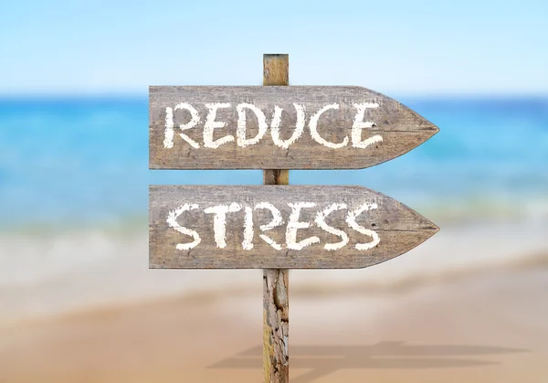 Trä riktning tecken med minska stress — Stockfoto