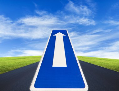 Yol açın, yol tek yön işareti trafik