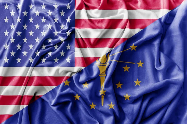 Rozcuchané vlající vlajku Spojených států amerických a Indiana — Stock fotografie