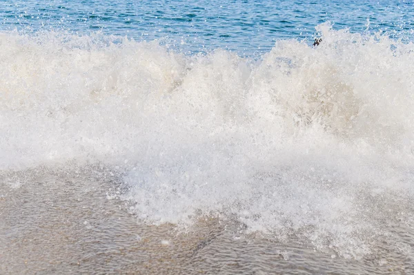 Okyanus dalgası rush yakın çekim — Stok fotoğraf