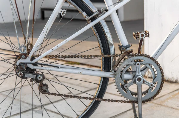 도시 자전거 마지막 바퀴를 닫습니다. — 스톡 사진