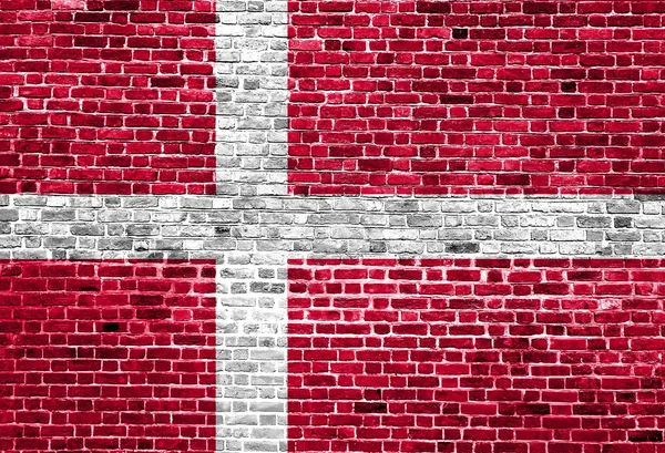 レンガの壁、背景テクスチャに描かれたデンマークの旗 — ストック写真