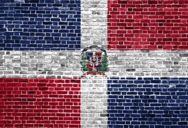 ドミニカ共和国の旗は、レンガの壁に描かれた tex を背景 — ストック写真
