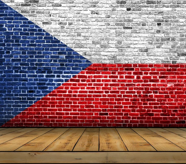 Bandera de República Checa pintada en la pared de ladrillo con piso de madera — Foto de Stock