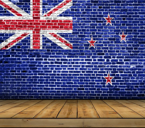 Nueva bandera de Zeland pintada en la pared de ladrillo con piso de madera — Foto de Stock