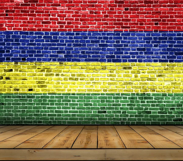 Mauritiusi zászló festett fa padló téglafal — Stock Fotó