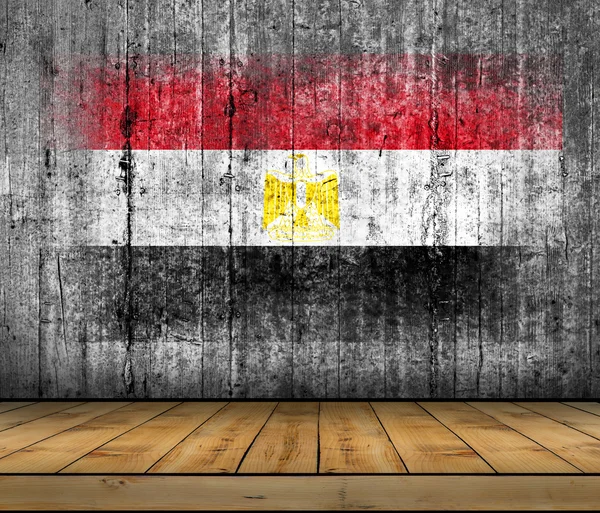 Bandera de Egipto pintada sobre fondo textura gris hormigón con piso de madera — Foto de Stock