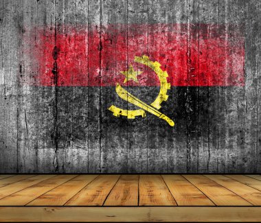 Arka plan doku gri üzerine ahşap zemin ile beton boyalı Angola bayrağı