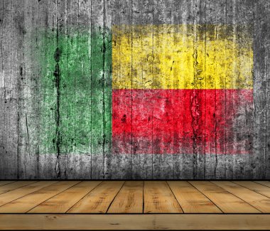 Arka plan doku gri üzerine ahşap zemin ile beton boyalı Benin bayrağı