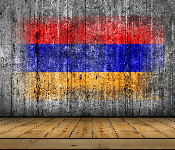 Bandera de Armenia pintada sobre fondo textura gris hormigón con piso de madera — Foto de Stock