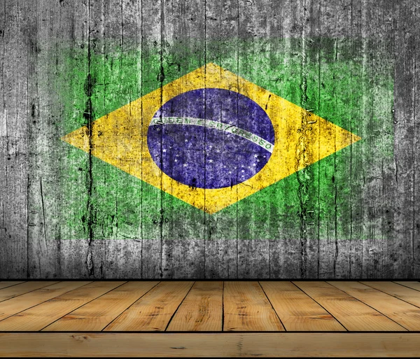 Bandeira Brasil pintada sobre fundo textura cinza concreto com piso de madeira — Fotografia de Stock