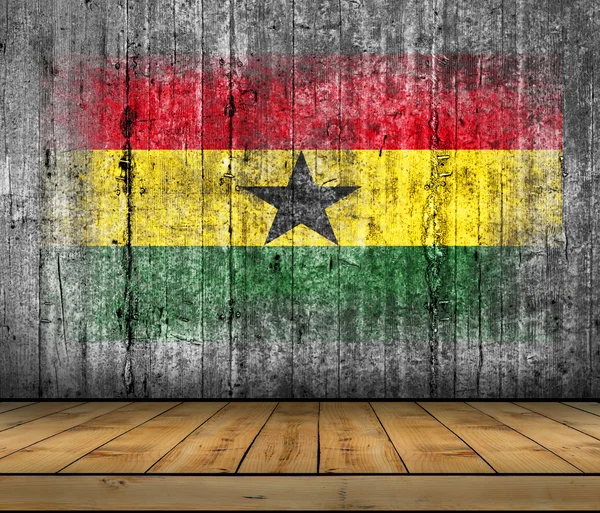Σημαία της Γκάνας ζωγραφισμένα στο φόντο γκρι υφή σκυροδέματος με ξύλινο πάτωμα — Φωτογραφία Αρχείου