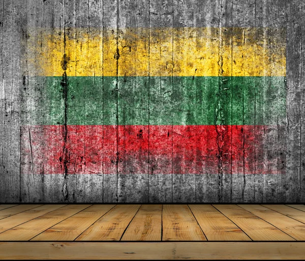 Bandera de Lituania pintada sobre fondo textura gris hormigón con suelo de madera — Foto de Stock