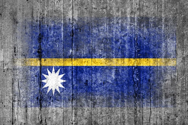 Naurus flagga målade på bakgrunden konsistens grå betong — Stockfoto