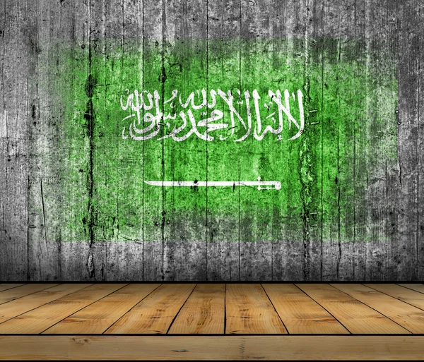 Bandera de Arabia Saudita pintada sobre fondo textura gris hormigón con piso de madera — Foto de Stock