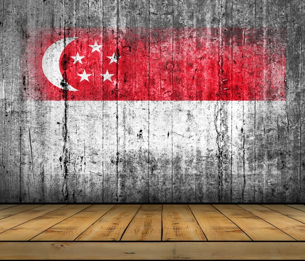Bandeira de Singapura pintada sobre fundo textura cinza concreto com piso de madeira — Fotografia de Stock